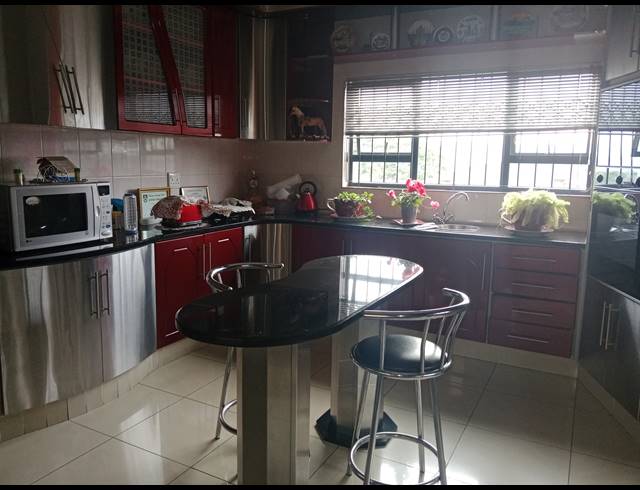 4 BEDROOM FREEHOLD FOR SALE IN HAYFIELDS